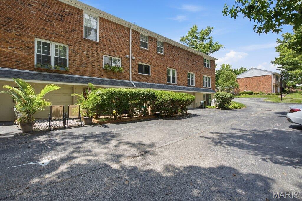 Woods Glen Condo 9 - Residential