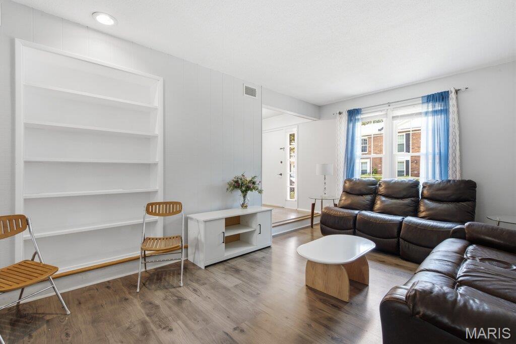 Woods Glen Condo 9 - Residential