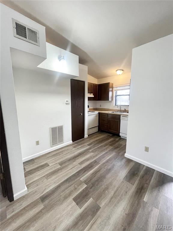 CHATEAU WOODS - Residential Lease