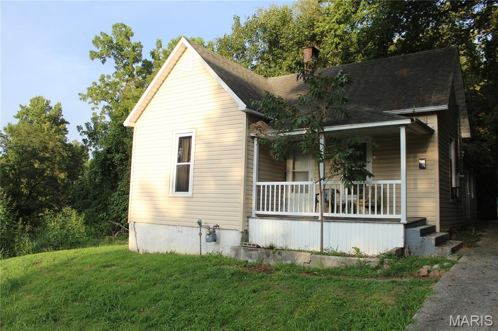 406 S Bellevue St is a 2 bed, 1.5 bath single family home for sale in Jackson, Missouri, totaling 950 sq ft. This property is currently being leased for $935 a month. 

This property is also being sold as part of a portfolio totaling 33 doors and $3,350,000.