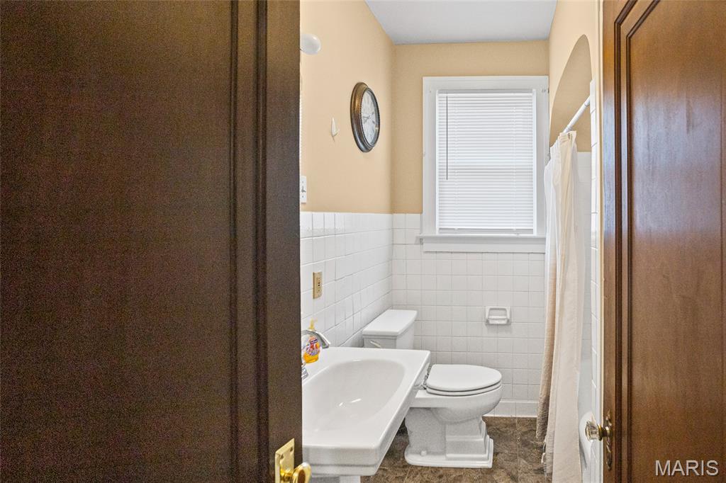 Bueschs Acres - Residential Lease