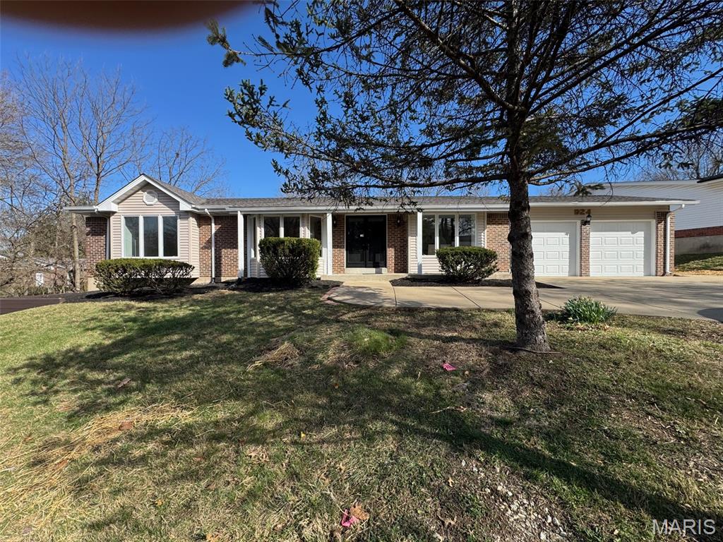 This spacious 4-bedroom ranch home featuring a vaulted family room, private backyard, and finished walk-out basement is ready for its next fortunate owner.
The exterior has been beautifully updated with new siding, concrete patios, and a new sidewalk, enhancing both curb appeal and functionality.
Inside, the home offers a vaulted family room, along with separate living and dining rooms, all enhanced with new light fixtures and recessed lighting. Major mechanical upgrades include a new electric water heater and a high-efficiency Trane HVAC system, providing comfort and peace of mind.
The updated kitchen features 42-inch wood cabinetry, granite countertops, and stainless steel appliances, with plenty of space for a full-size dining table.
Additional highlights include three updated bathrooms, six-panel doors, refinished hardwood floors, and Pella windows throughout.
The finished walk-out lower level provides exceptional additional living space with a large great room, extra sitting area, and a private office—perfect for entertaining, family gatherings, or kids’ activities.
This move-in ready, turn-key property offers space, updates, and versatility. 
Owner is a Missouri Realtor.