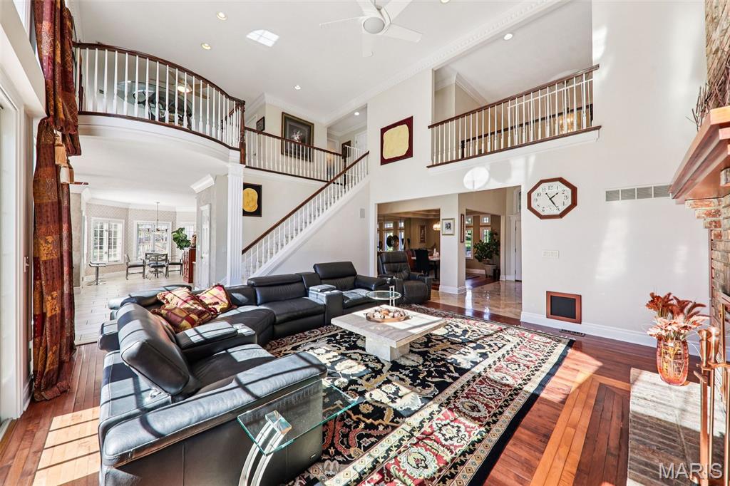 DU PONT HILLS - Residential