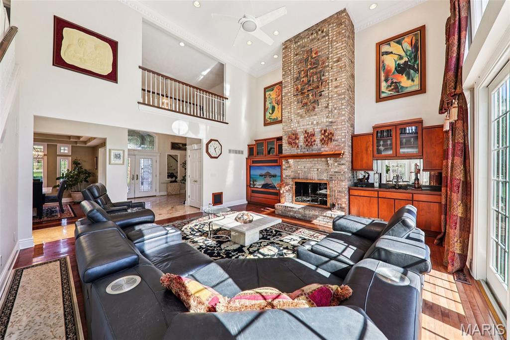 DU PONT HILLS - Residential