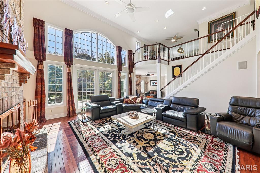 DU PONT HILLS - Residential