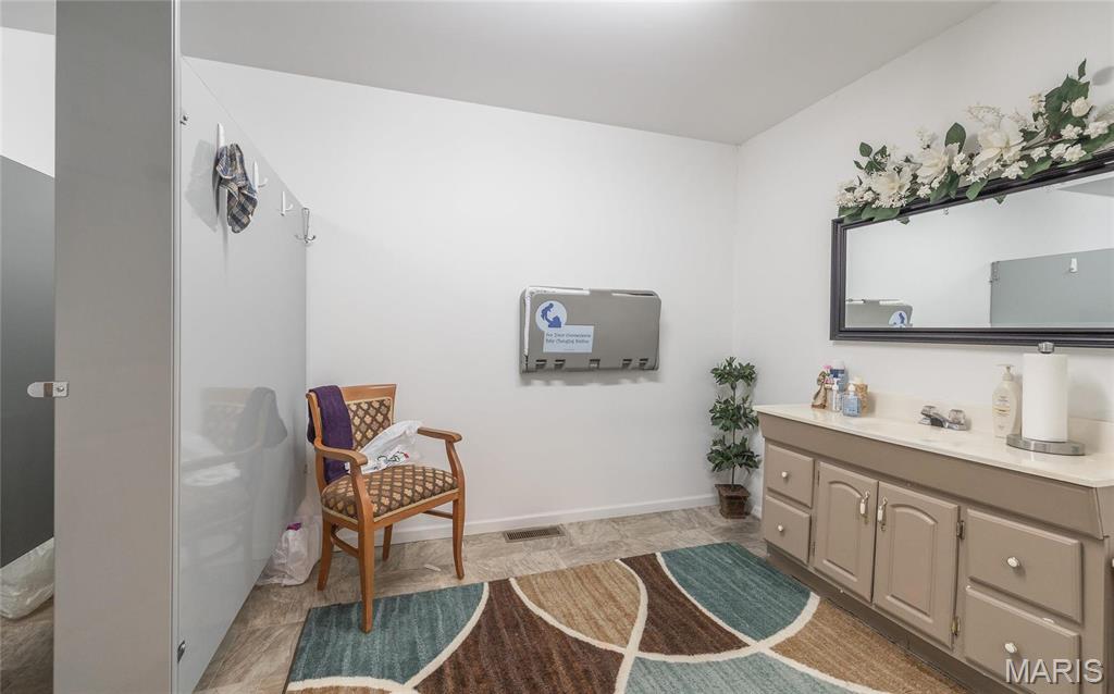 n/a - Commercial Sale