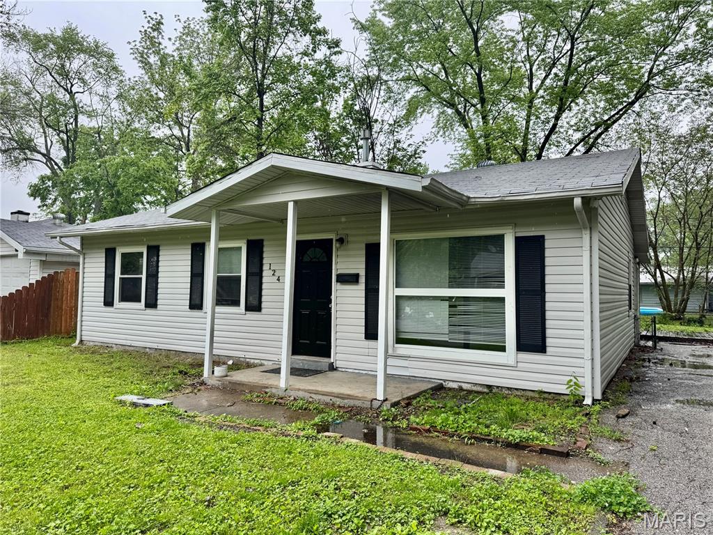 Wonderful 3-bedroom home with bonus room offering flexible living space. Conveniently located near shopping, dining, and schools. Spacious layout with additional room ideal for office, playroom, or extra living area. Move-in special available—half off first month’s rent with lease start on or before May 1st.