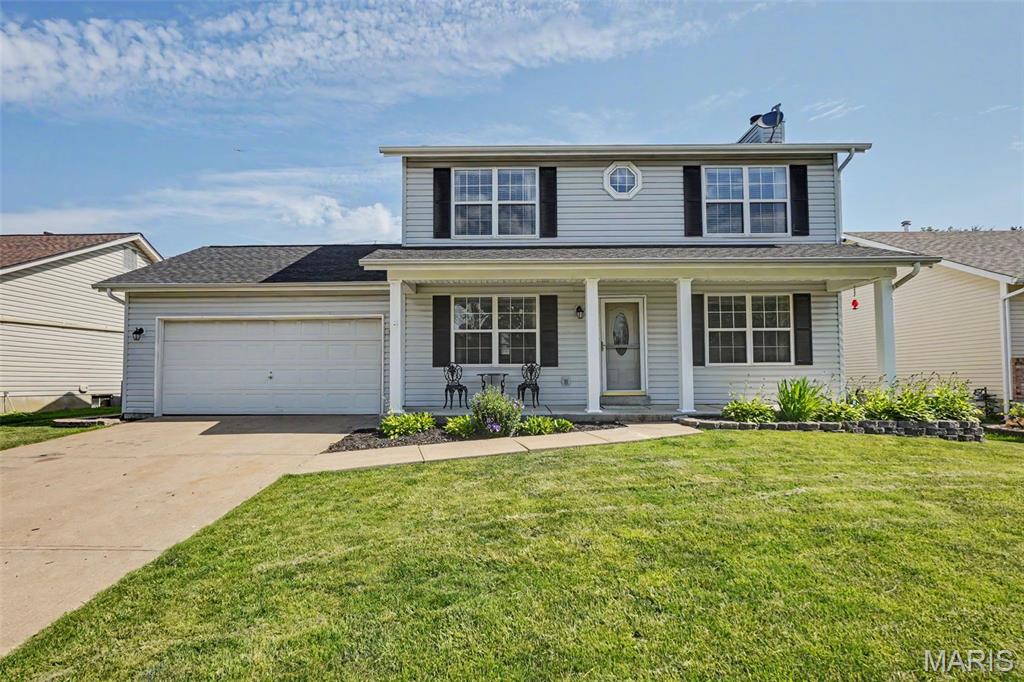 Move in ready 2 story in the middle of St. Peters, Mo.  Convenient to shopping, Highway 70,Restaurants, Rec Center, Mid Rivers Mall, and so much more! You will love having your own pool right in your own backyard ! 3beds/3baths and a partial finished basement. Great house in a great location- don't wait!