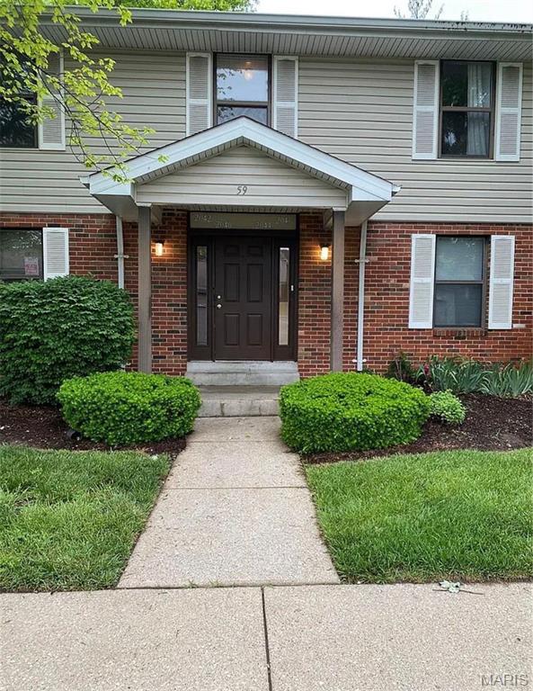Welcome to your new Home, completely renovated condo, spacious, 2-bedroom 2 full bathroom, with laundry room and storage space in the basement Monthly HOA Fee Includes: Some Exterior Insurance, Landscaping/Lawn, Snow Removal, Water, Sewer, Trash and One Assigned Parking Space. Conveniently located to /Sunset and Mullanphy Parks, Shopping, Places of Worship and More.