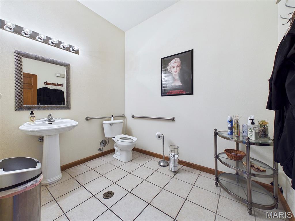 Prairieland VI - Commercial Sale