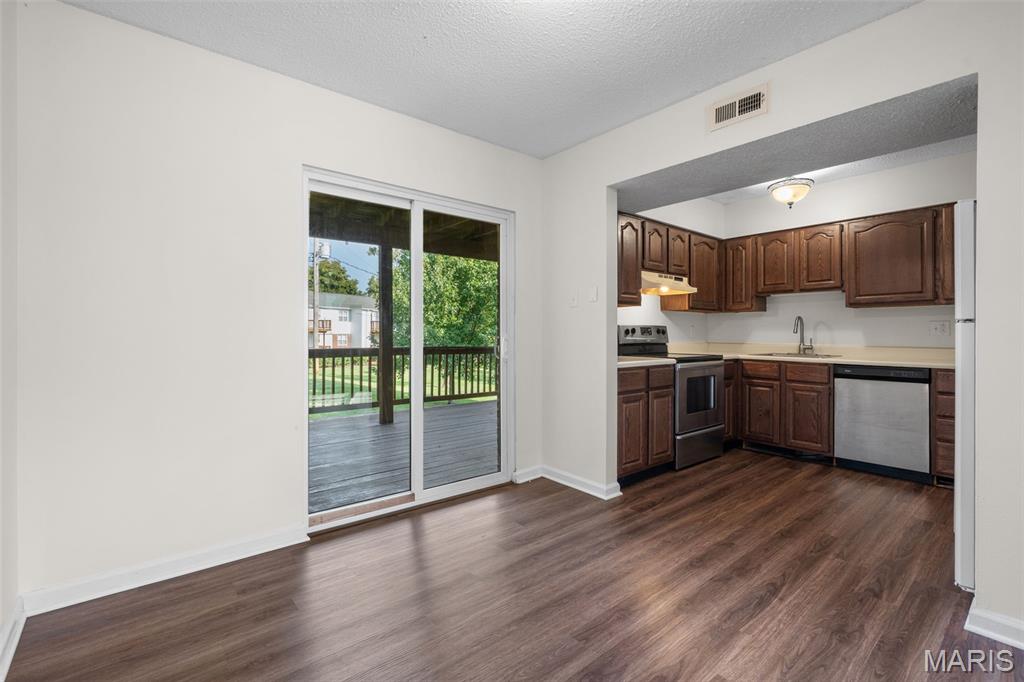 Brentwood Forest Condo Ph Two - Residential