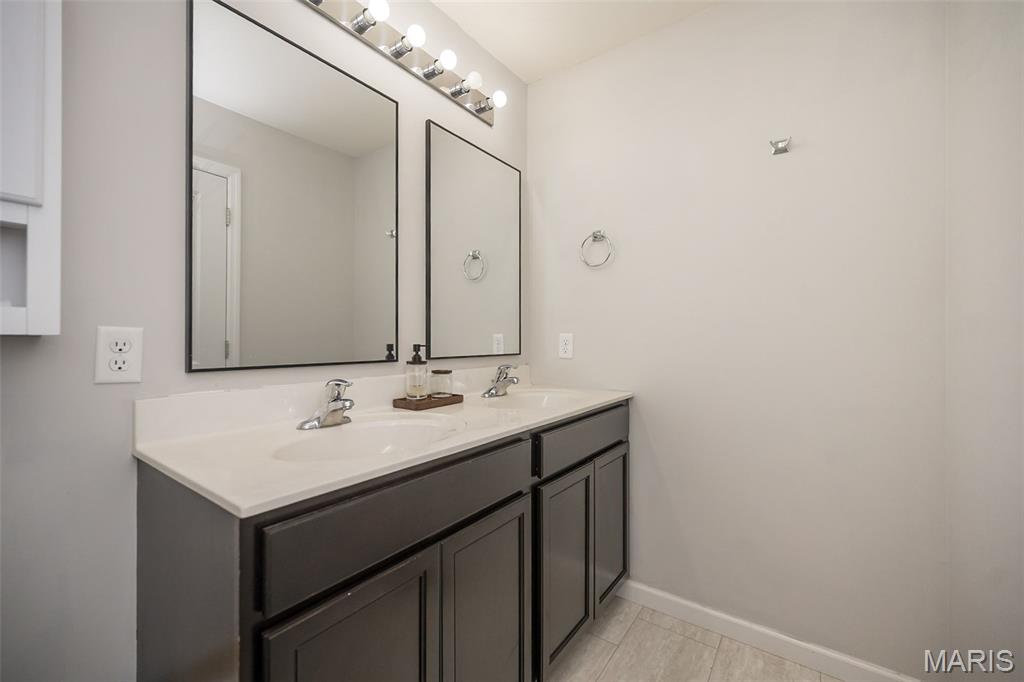 Arbors Of Rockwood Three The - Residential