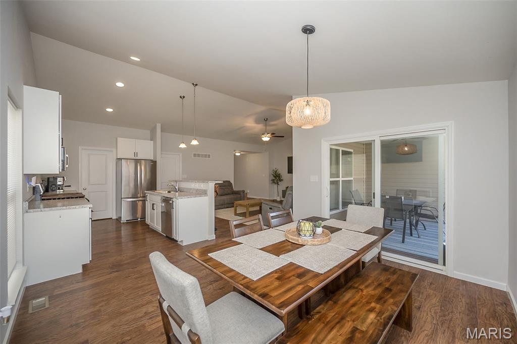 Arbors Of Rockwood Three The - Residential
