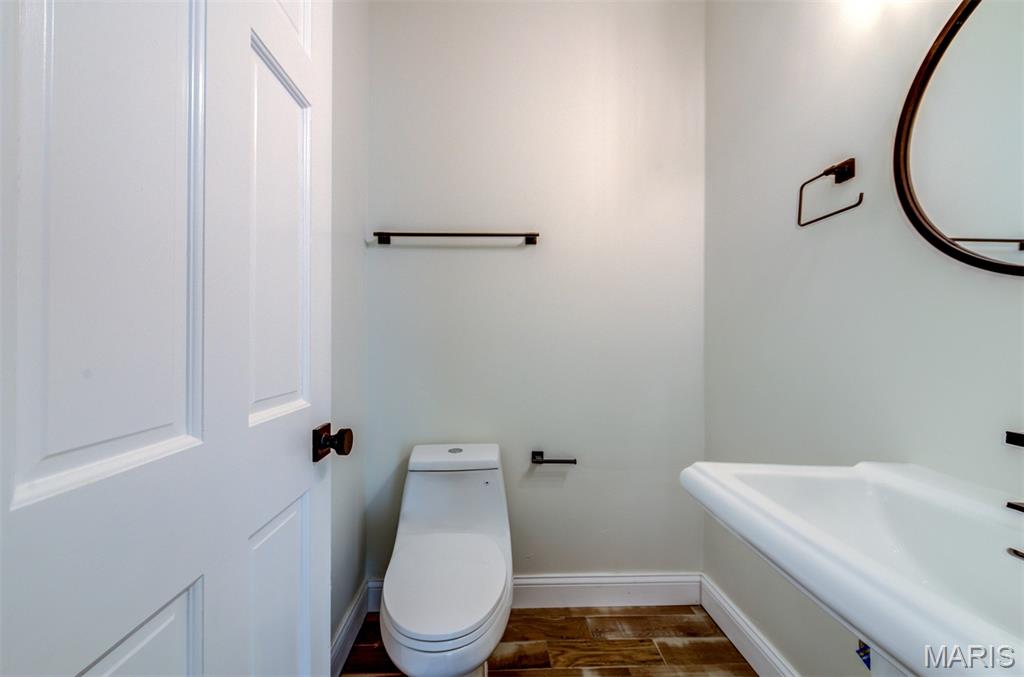 Estates At Lake Chesterfield The - Residential Lease