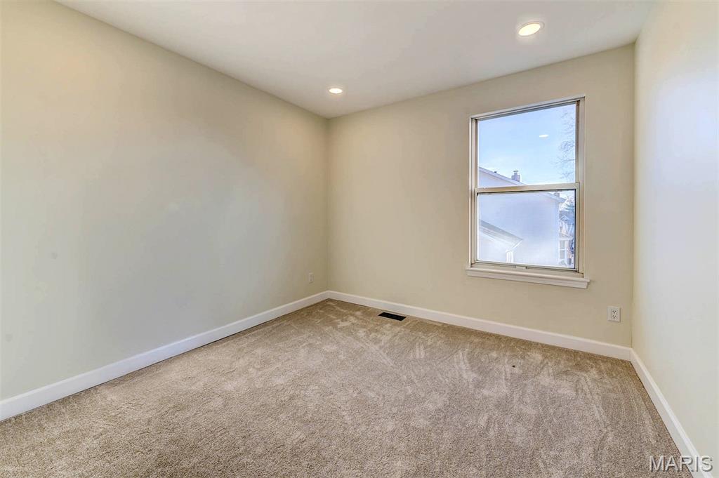 Estates At Lake Chesterfield The - Residential Lease