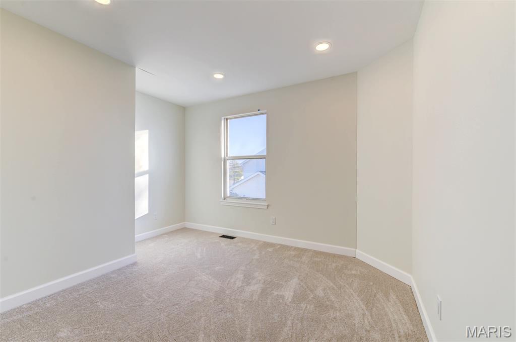 Estates At Lake Chesterfield The - Residential Lease
