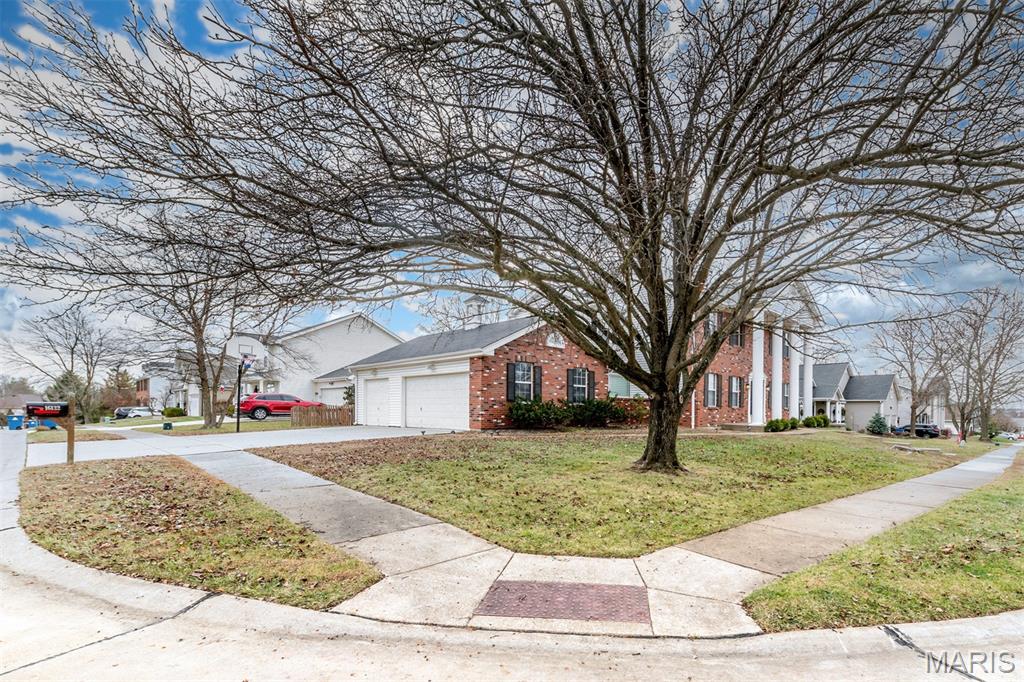 Estates At Lake Chesterfield The - Residential Lease