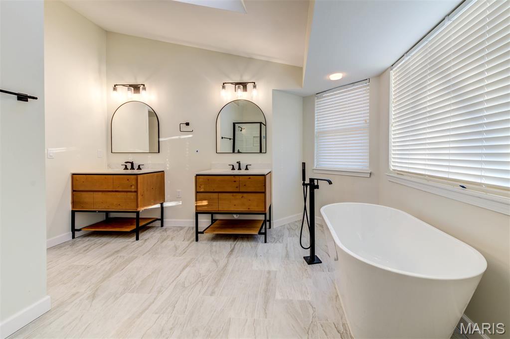 Estates At Lake Chesterfield The - Residential Lease