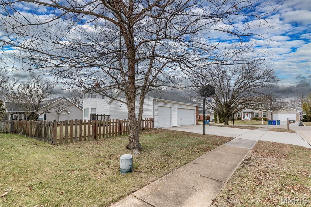 Estates At Lake Chesterfield The - Residential Lease