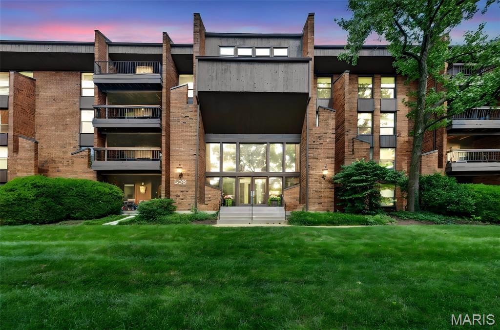 Coeur De Royale Ph 1 Condo - Residential