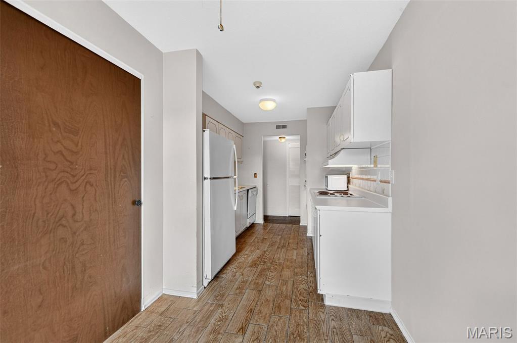 Coeur De Royale Ph 1 Condo - Residential