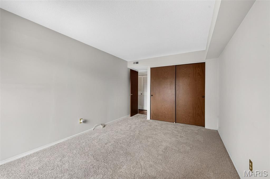 Coeur De Royale Ph 1 Condo - Residential