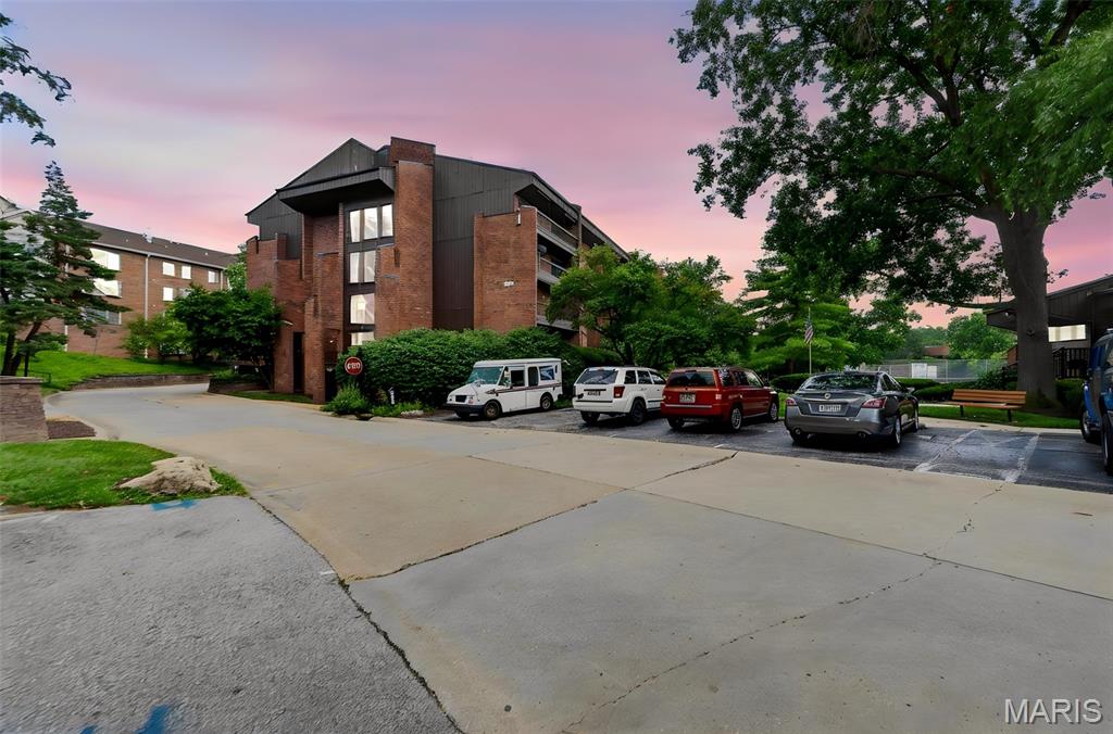 Coeur De Royale Ph 1 Condo - Residential