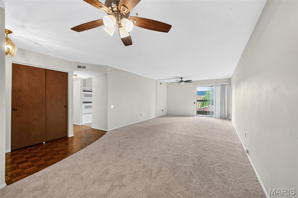 Coeur De Royale Ph 1 Condo - Residential