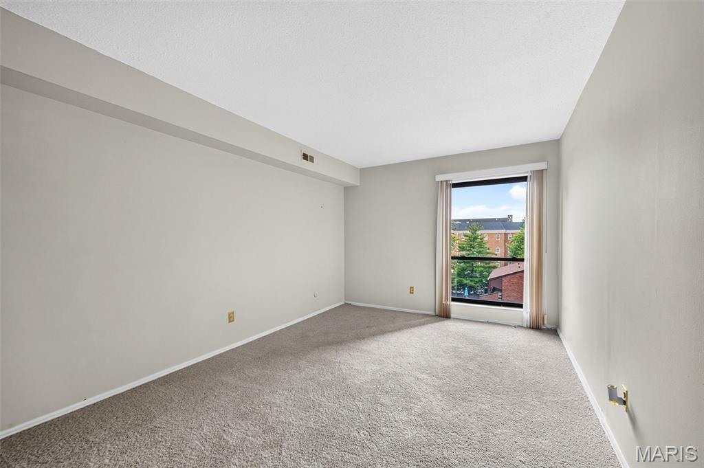 Coeur De Royale Ph 1 Condo - Residential