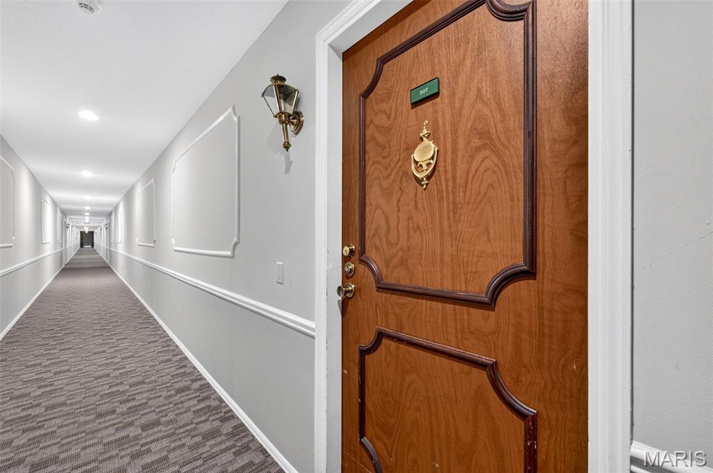 Coeur De Royale Ph 1 Condo - Residential