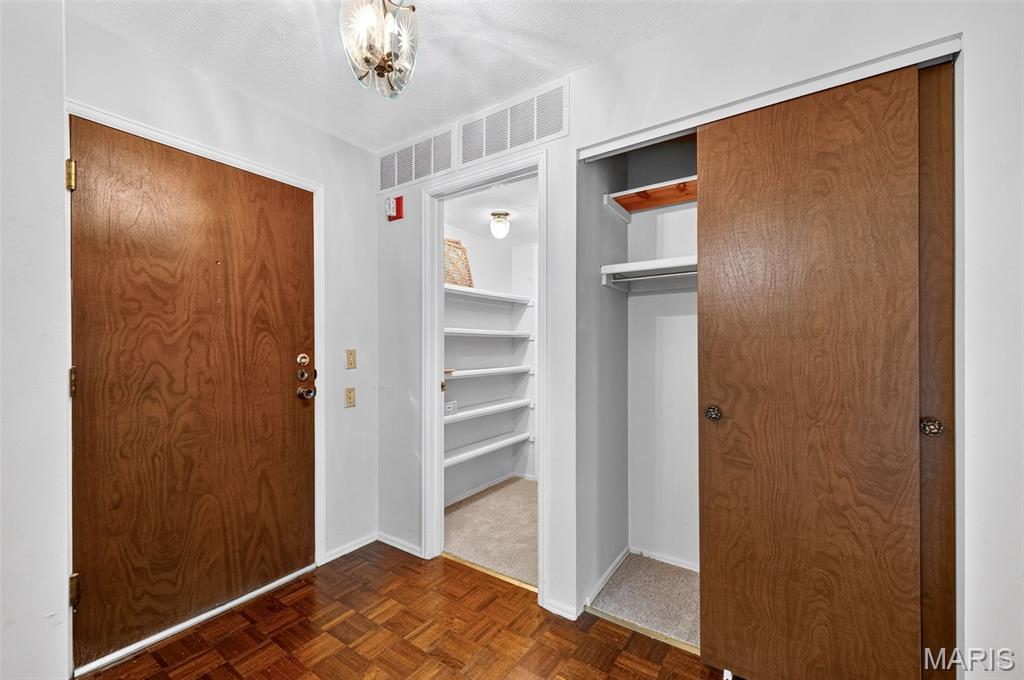Coeur De Royale Ph 1 Condo - Residential