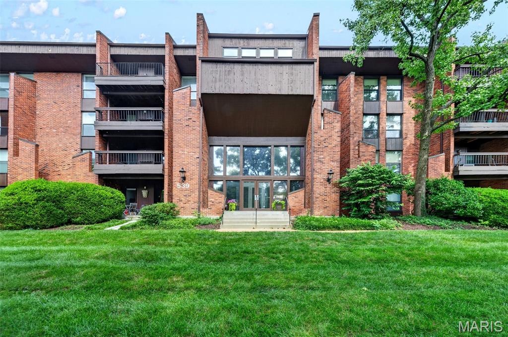 Coeur De Royale Ph 1 Condo - Residential