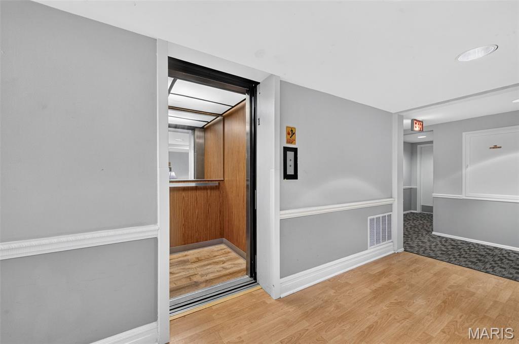 Coeur De Royale Ph 1 Condo - Residential