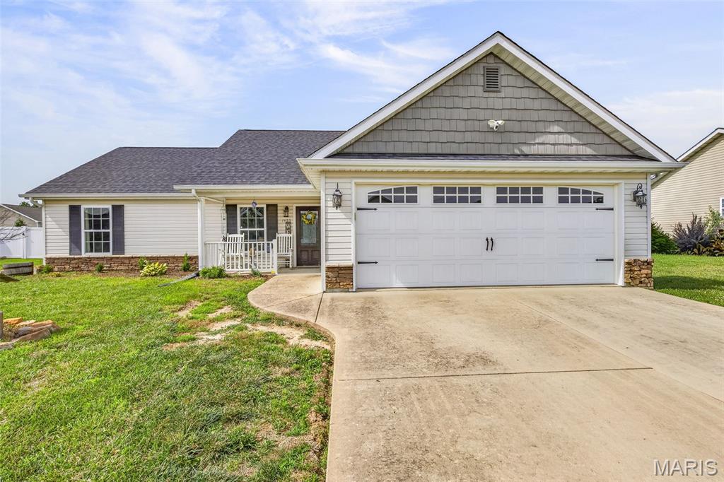 Check out this 3 bedroom 2 bath home located in Autumn Chase! This home is perfectly located on the edge of town and features a private fenced in backyard. Call today to schedule your tour!