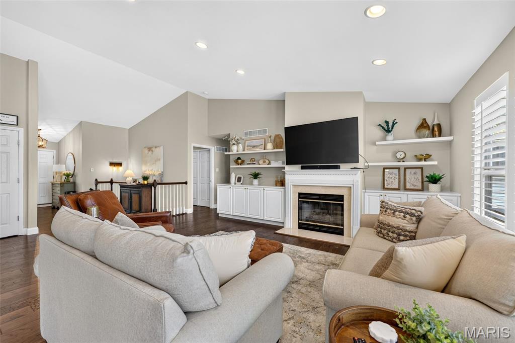 Villas At Ladue Bluffs - Residential
