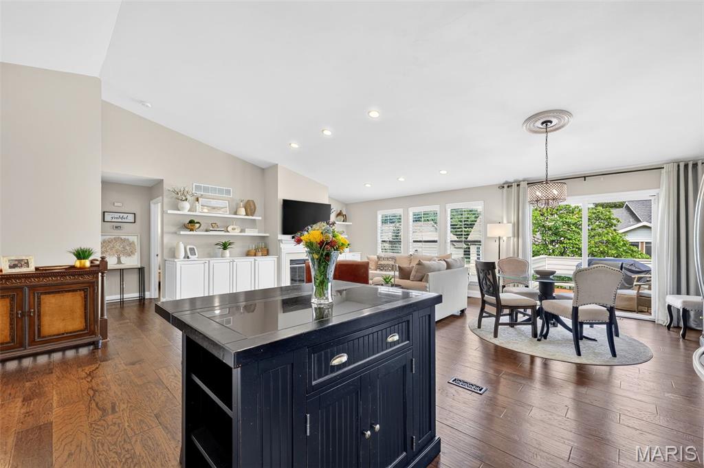 Villas At Ladue Bluffs - Residential