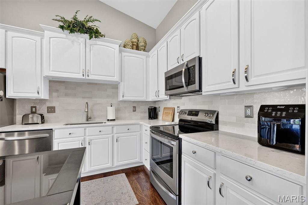 Villas At Ladue Bluffs - Residential