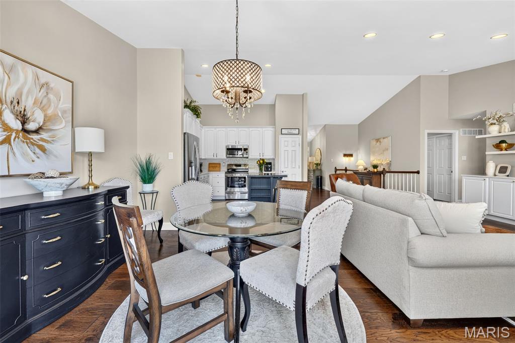 Villas At Ladue Bluffs - Residential