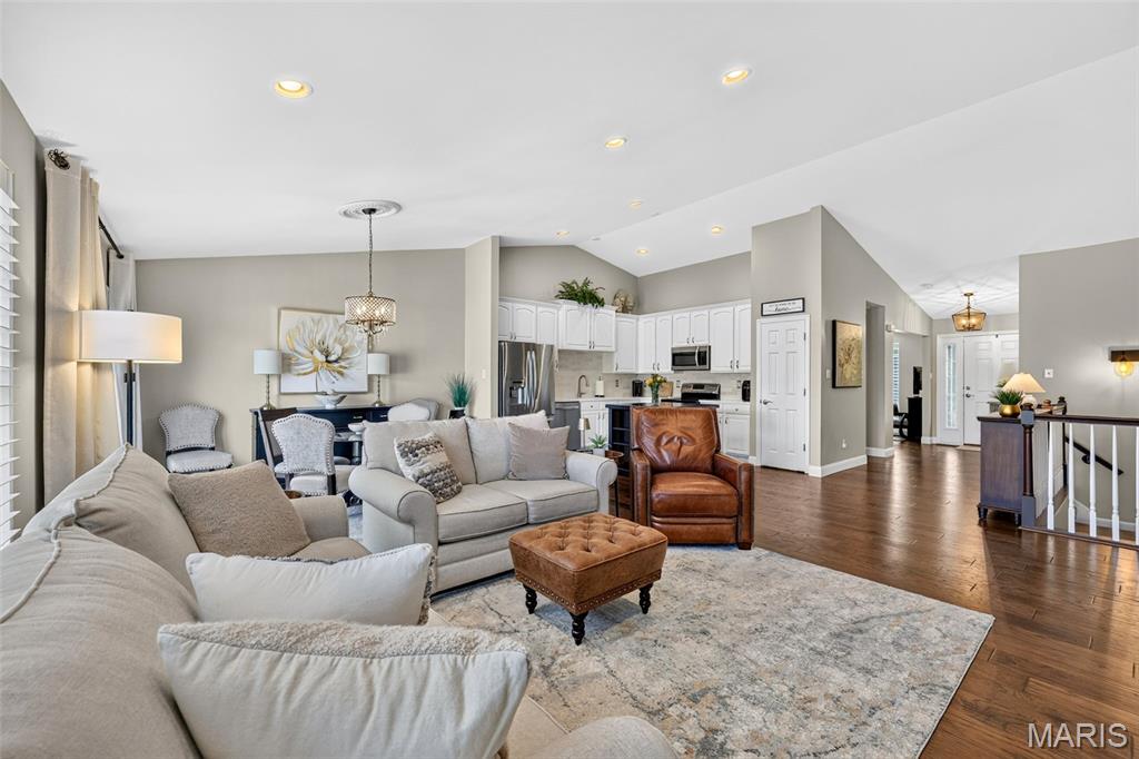 Villas At Ladue Bluffs - Residential