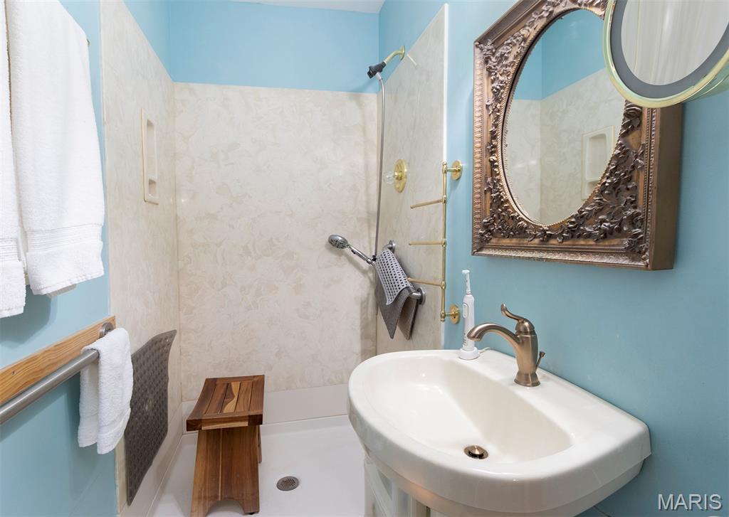 Lincoln Park Sub - Commercial Sale
