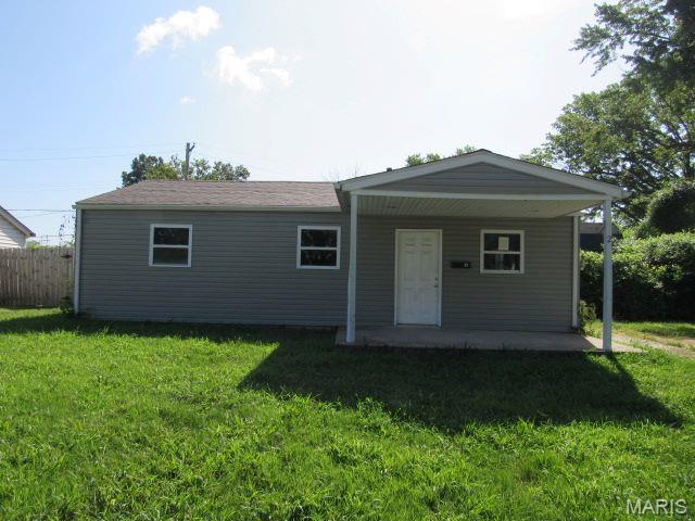 This cozy 3-bedroom ranch is nestled on a quiet cul-de-sac in Cahokia, offering a peaceful setting with convenient access to local amenities. The functional floor plan provides comfortable living space, making it an excellent opportunity for first-time homebuyers, those looking to downsize, or investors. Don't miss your chance to make this home your own!