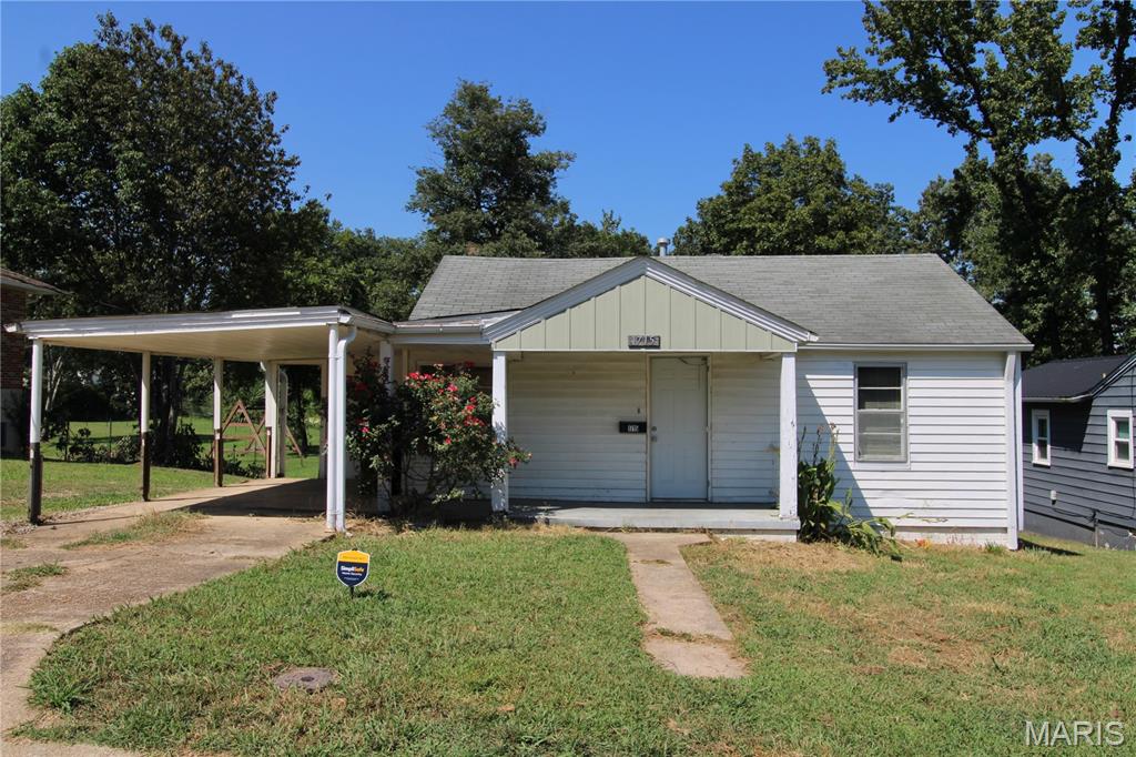 $75,000. 1715 Robert St. 3 bedroom, 1.5 baths. Large 0.43 acre +/- lot. Walk-out deck. Basement area for storage/workshop.