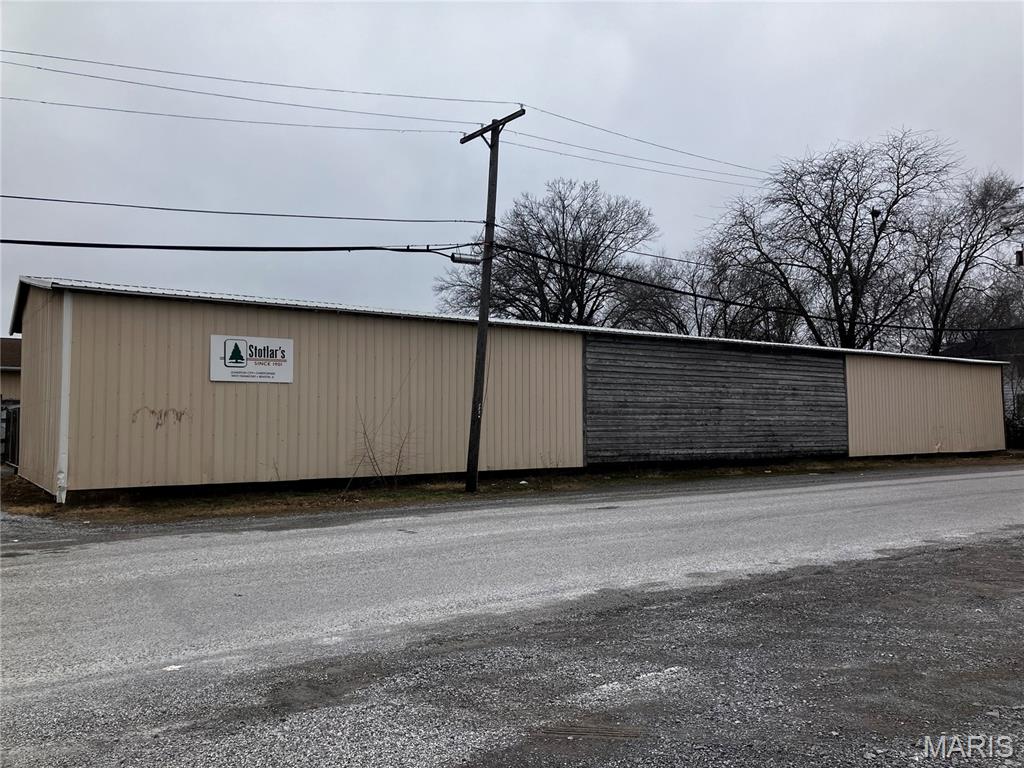 **Selling As-Is**
Located just off North Main Street in Benton, this versatile commercial property offers endless potential for business, storage, or equipment use. Formerly operated as a lumber yard, the property features a 120x150 fenced lot with barbed wire fencing along the rear for added security. The site includes an office building at the front of the property along with ample outdoor space ideal for contractors, inventory storage, vehicles, trailers, or equipment. Convenient access and excellent visibility make this a great opportunity for an owner-user or investor alike. Property is being sold AS-IS. Possible owner financing available.
**Broker Owned**