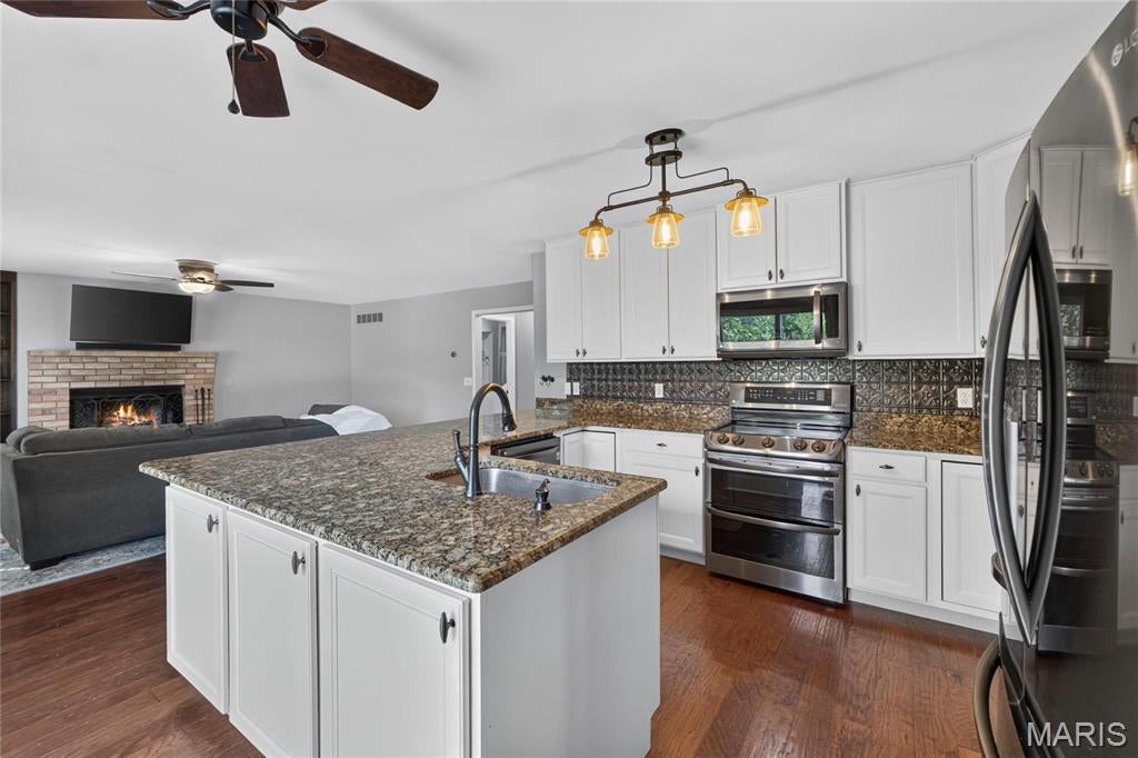 Country Pointe Estate - Residential
