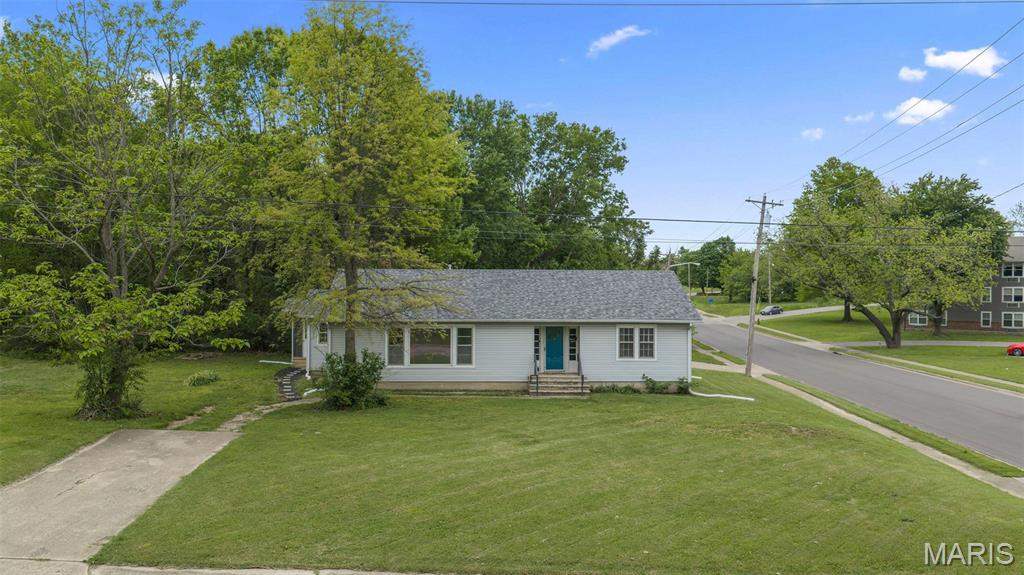 Welcome to this beautifully updated home, ideally located in the heart of Lebanon, MO. This charming 3-bedroom, 2-bath property perfectly blends modern updates with timeless character. Inside, you’ll find beautiful hardwood floors and thoughtfully updated, spa-like bathrooms designed for comfort and relaxation.
The home offers both convenience and lifestyle, situated close to parks, schools, and shopping. An oversized detached 2-car garage provides ample space for vehicles, storage, or a workshop.
Step outside to enjoy a fully privacy-fenced backyard—perfect for entertaining, pets, or simply unwinding.
This home truly has it all—style, location, and functionality. Don’t miss your chance to make it yours! Call for a private showing today!