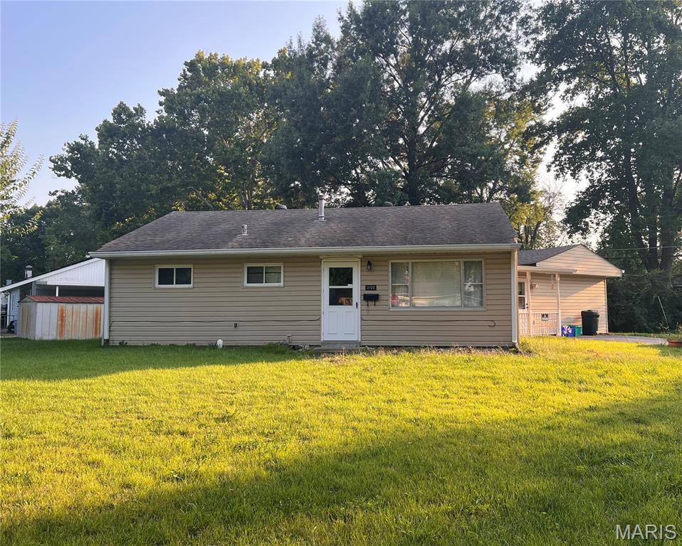 Nestled in the heart of the well-established St. Henry Gardens neighborhood, this classic 1954 gem is more than just a house — With Corner Lot curb appeal, this home is ready for someone to bring their vision to life, this 3-bedroom, 1-bath offers 1,496 square feet of solid charm.
And the location? Unbeatable. You're just minutes from everything Belleville has to offer — shopping, schools, parks for lazy Sunday afternoons, the hospital for peace of mind, and community right outside your door.
Whether you're a young family dreaming of building equity and putting down roots, or an investor who knows the value of construction, this home checks the box.
Come see it before someone else calls it home.