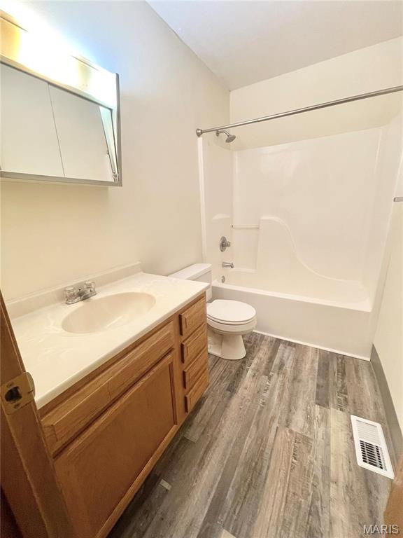 PINETREE ESTATES - Residential Lease