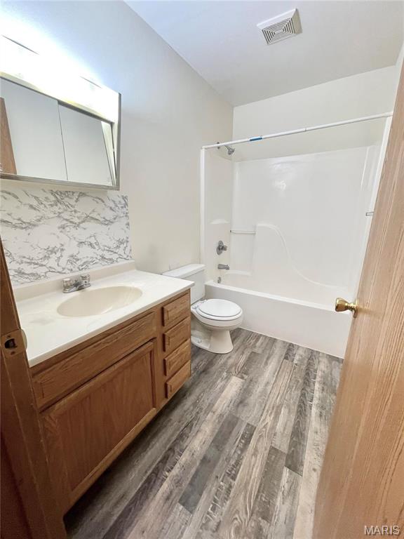 PINETREE ESTATES - Residential Lease
