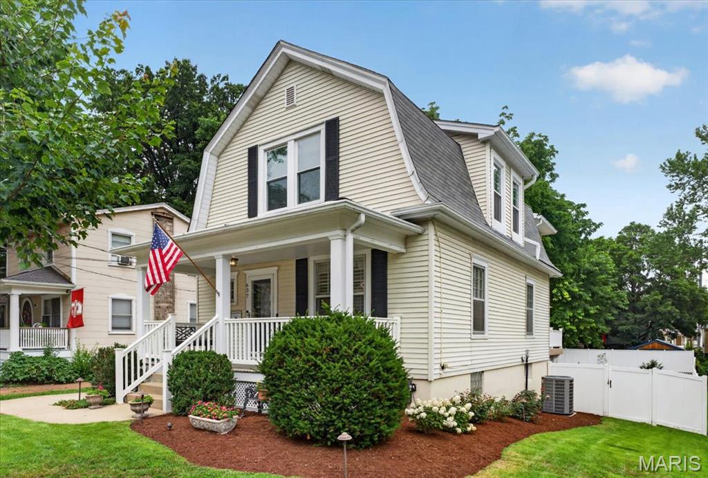 Tuxedo Park - Residential