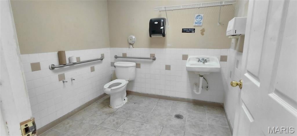 Page Indust Center - Commercial Sale